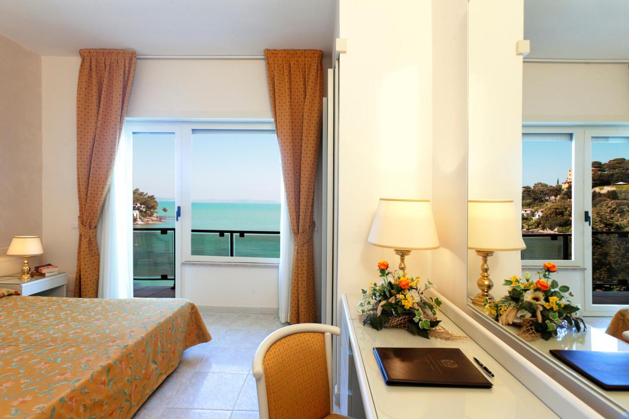 Baia D'Argento Hotel Porto Santo Stefano  Bagian luar foto